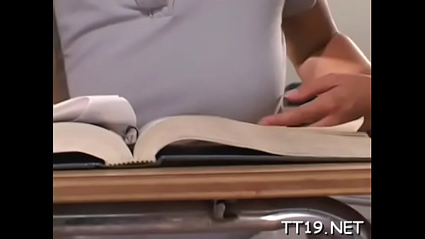 Вкусная милая брюнетка Ким испытывает трах в задницу