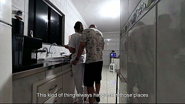 Горничная устраивает себе «кремовый пирог» на новой работе